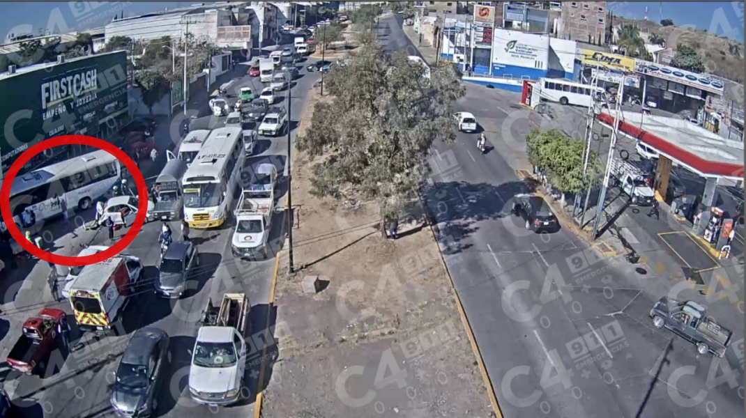 Camión Urbano Se Queda Sin Frenos Y Choca Contra Negocio En León Contrapuntonews Camión Urbano Se Queda Sin Frenos Y Choca Contra Negocio En León Contrapuntonews